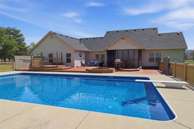 320 Lee Ann Way, Prairie Grove, AR 72753