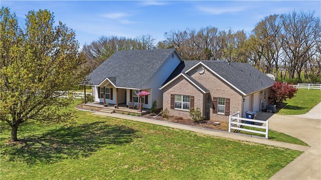 320 Lee Ann Way, Prairie Grove, AR 72753