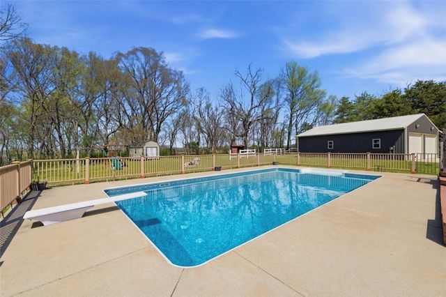 320 Lee Ann Way, Prairie Grove, AR 72753