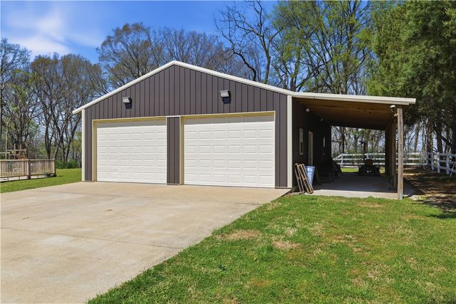 320 Lee Ann Way, Prairie Grove, AR 72753