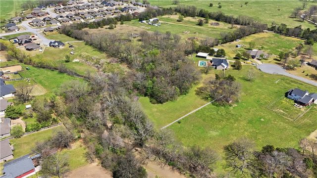 320 Lee Ann Way, Prairie Grove, AR 72753