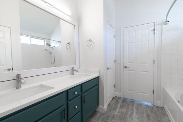 216 Brickyard LN, Jarrell, TX 76537