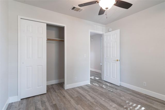 216 Brickyard LN, Jarrell, TX 76537