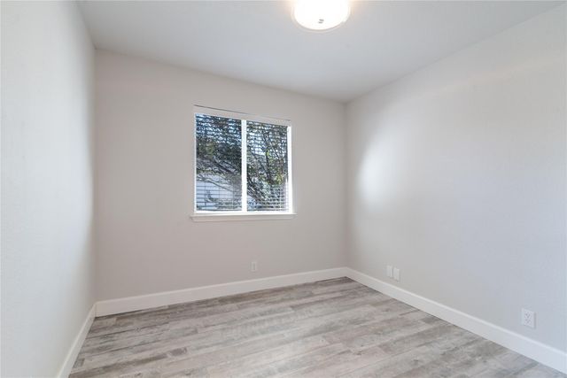 216 Brickyard LN, Jarrell, TX 76537