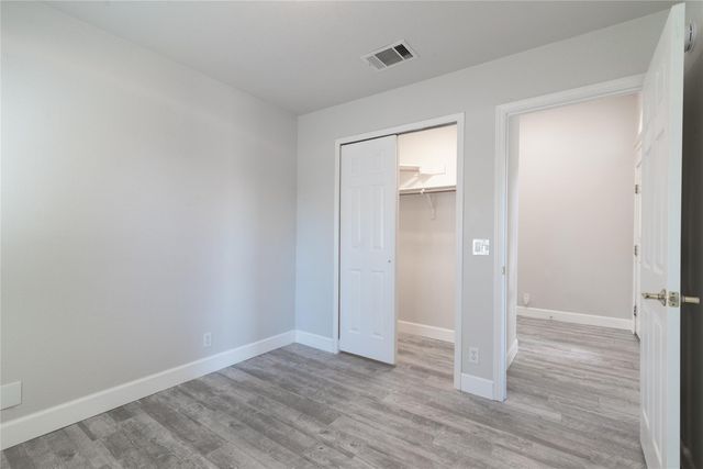 216 Brickyard LN, Jarrell, TX 76537