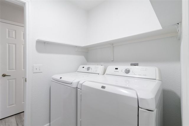 216 Brickyard LN, Jarrell, TX 76537