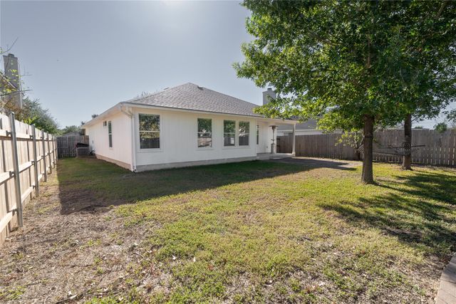 216 Brickyard LN, Jarrell, TX 76537