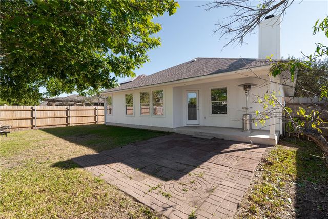 216 Brickyard LN, Jarrell, TX 76537