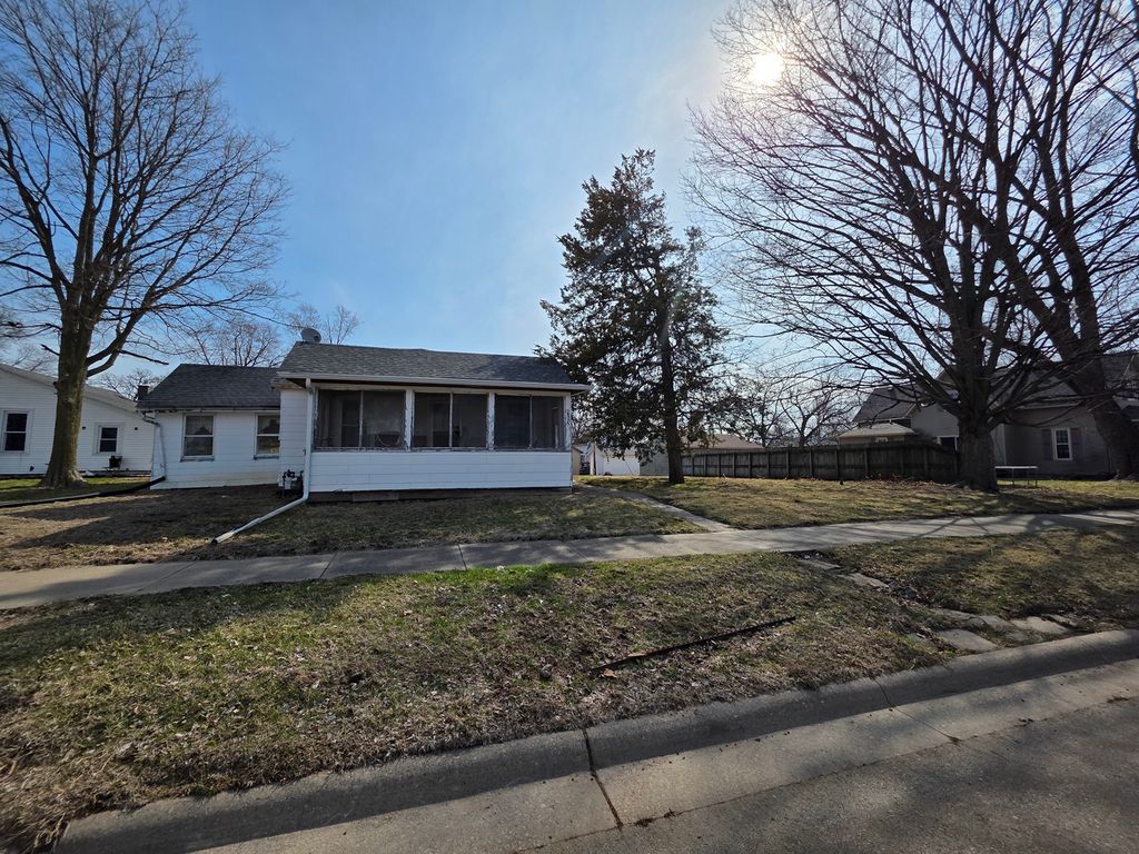 2313 N 7th Street, Clinton, IA 52732