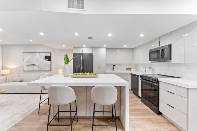 840 NE 20th Drive, Wilton Manors, FL 33305