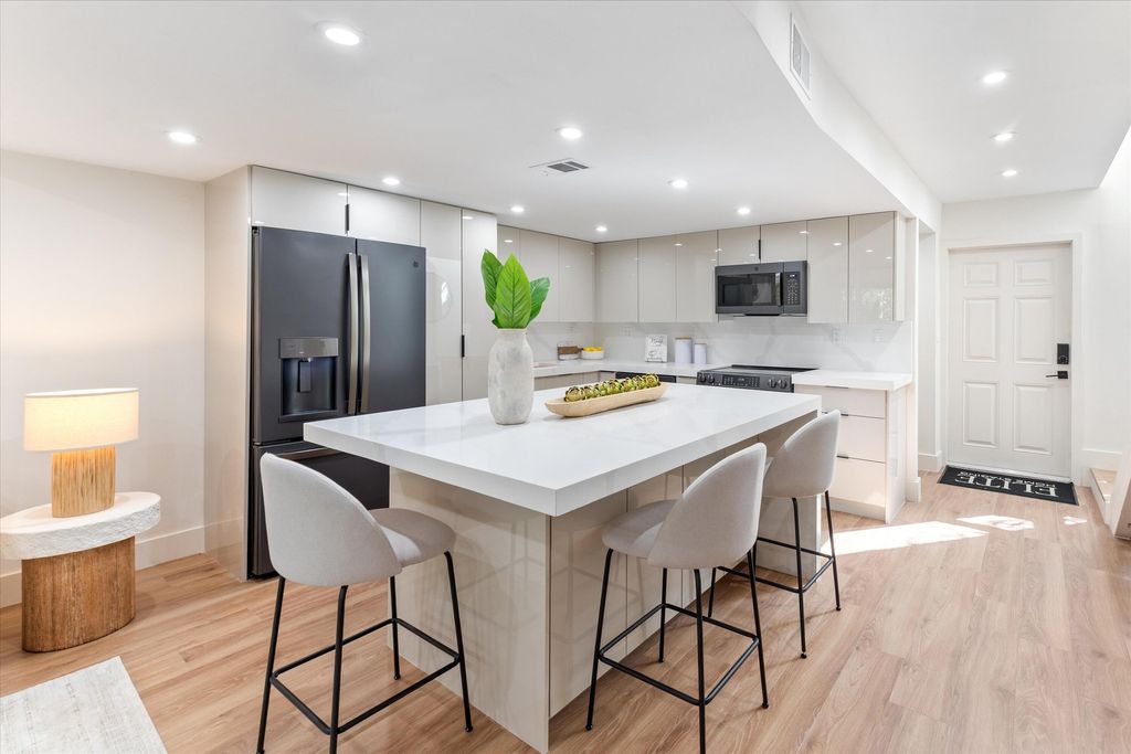 840 NE 20th Drive, Wilton Manors, FL 33305