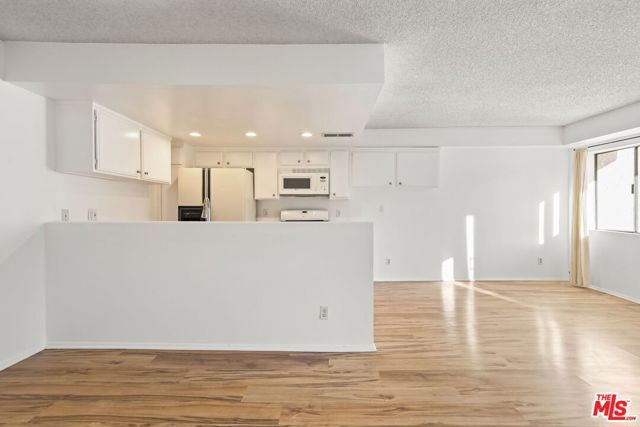 2700 Cahuenga Boulevard 2216, Los Angeles, CA 90068