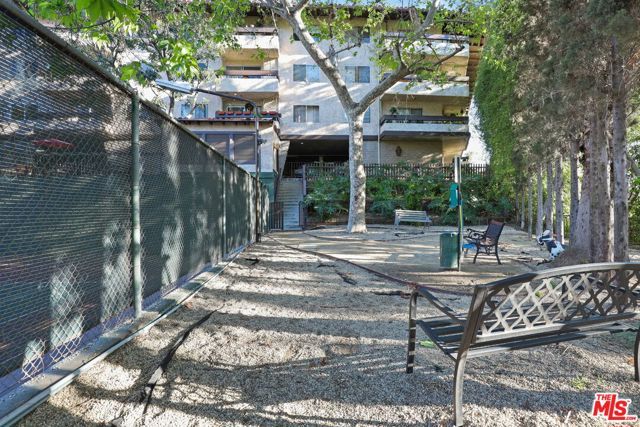 2700 Cahuenga Boulevard 2216, Los Angeles, CA 90068