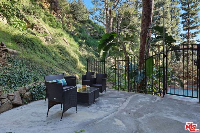 2700 Cahuenga Boulevard 2216, Los Angeles, CA 90068