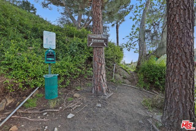 2700 Cahuenga Boulevard 2216, Los Angeles, CA 90068