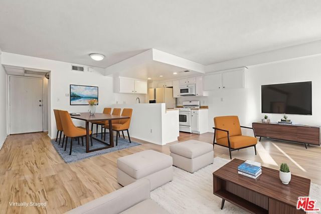 2700 Cahuenga Boulevard 2216, Los Angeles, CA 90068