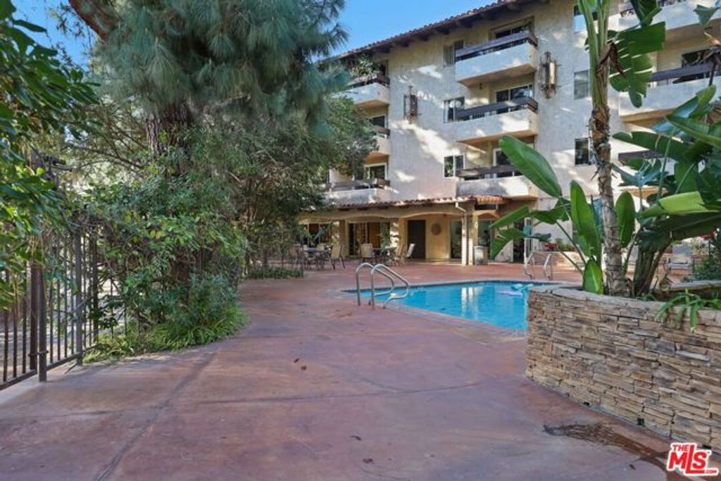 2700 Cahuenga Boulevard 2216, Los Angeles, CA 90068