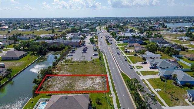 136 NICHOLAS Parkway W, Cape Coral, FL 33990