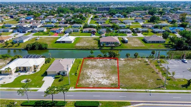 136 NICHOLAS Parkway W, Cape Coral, FL 33990