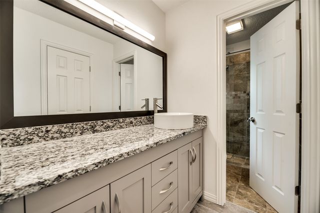 2110 Mistletoe Avenue, Fort Worth, TX 76110