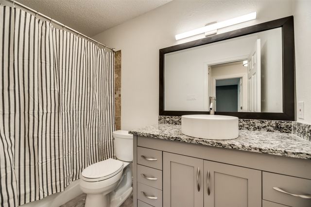2110 Mistletoe Avenue, Fort Worth, TX 76110