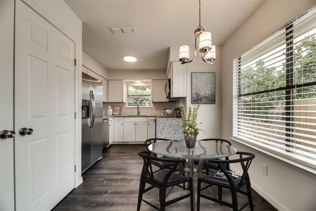 2110 Mistletoe Avenue, Fort Worth, TX 76110