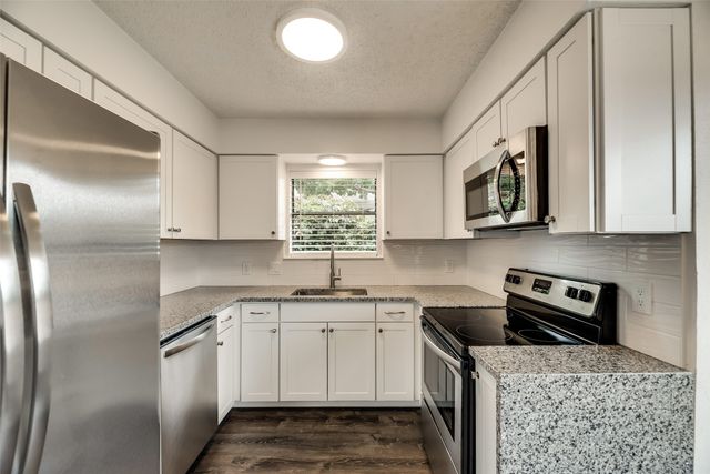 2110 Mistletoe Avenue, Fort Worth, TX 76110