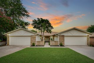 2110 Mistletoe Avenue, Fort Worth, TX 76110