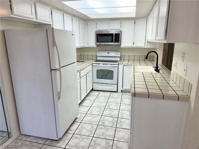 5064 Jeffreys Street 201, Las Vegas, NV 89119