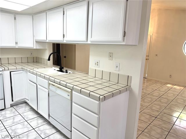 5064 Jeffreys Street 201, Las Vegas, NV 89119
