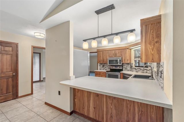 2902 MARION COUNTY ROAD, Weirsdale, FL 32195