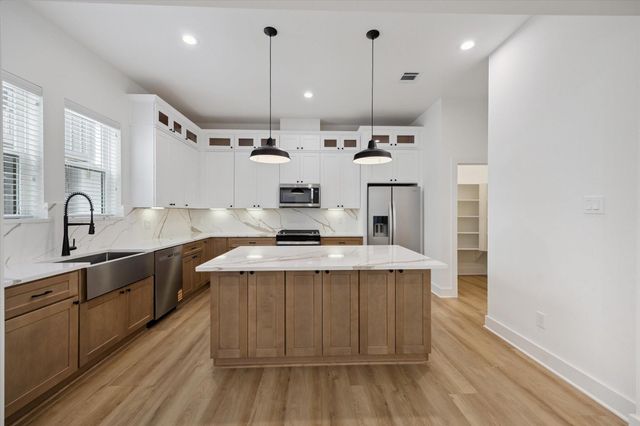 1631 Beall Street, Houston, TX 77008