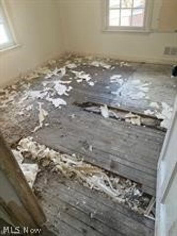 2448 Charney Road, University Heights, OH 44118