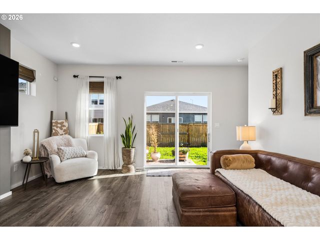 2769 V St, Springfield, OR 97477