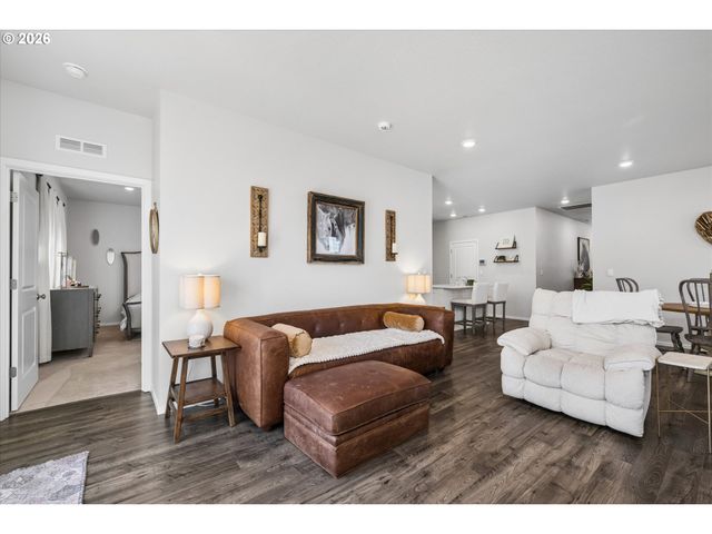 2769 V St, Springfield, OR 97477
