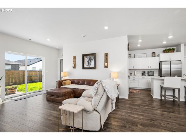 2769 V St, Springfield, OR 97477