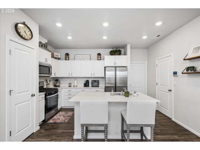 2769 V St, Springfield, OR 97477