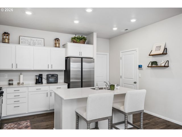 2769 V St, Springfield, OR 97477