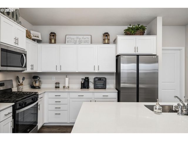 2769 V St, Springfield, OR 97477