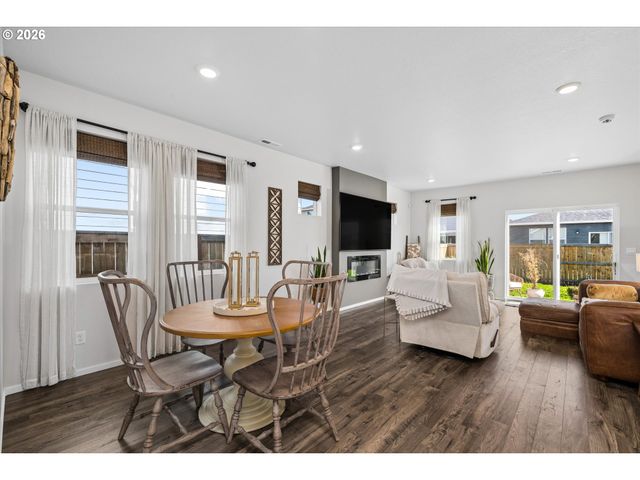 2769 V St, Springfield, OR 97477