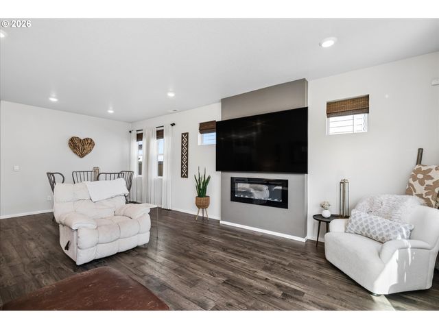 2769 V St, Springfield, OR 97477