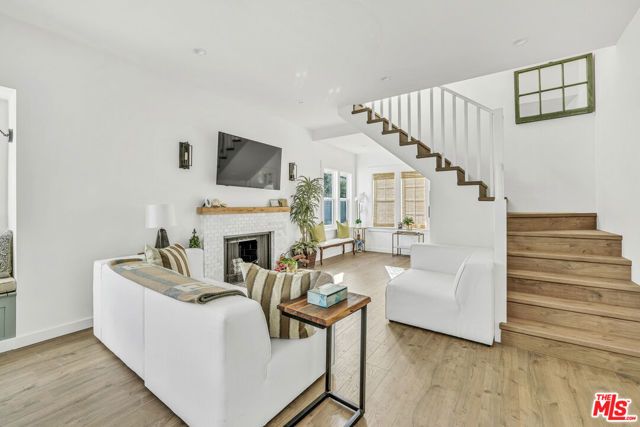 712 Crestmoore Place A, Los Angeles, CA 90291