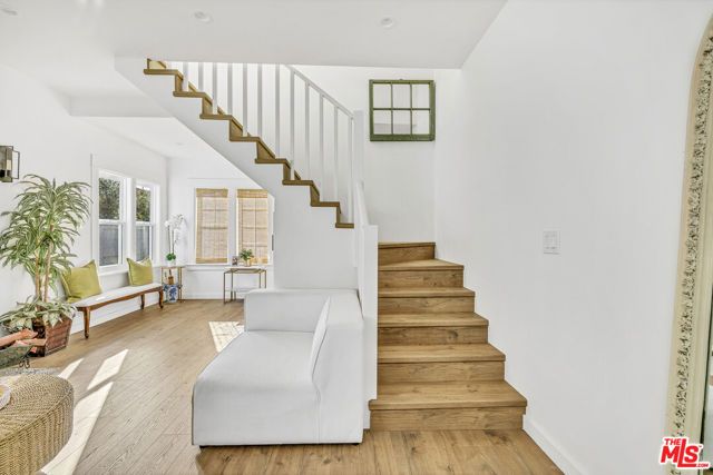 712 Crestmoore Place A, Los Angeles, CA 90291