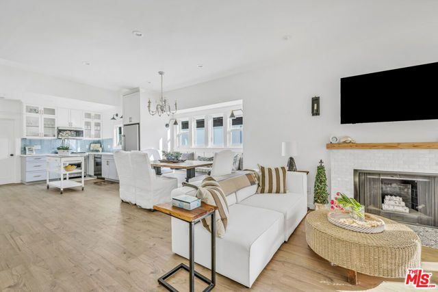 712 Crestmoore Place A, Los Angeles, CA 90291