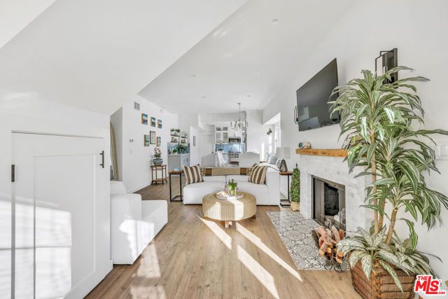 712 Crestmoore Place A, Los Angeles, CA 90291