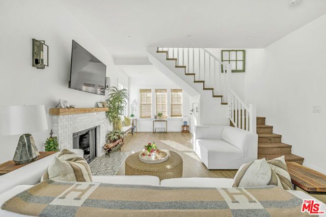 712 Crestmoore Place A, Los Angeles, CA 90291