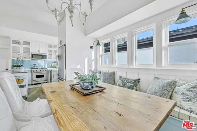 712 Crestmoore Place A, Los Angeles, CA 90291