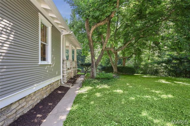 26 Kingston Drive, Belleville, IL 62223