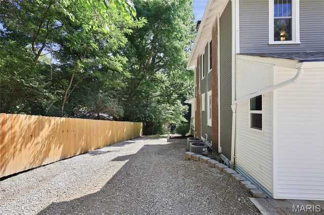 26 Kingston Drive, Belleville, IL 62223