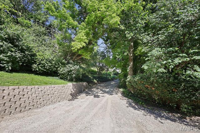 26 Kingston Drive, Belleville, IL 62223